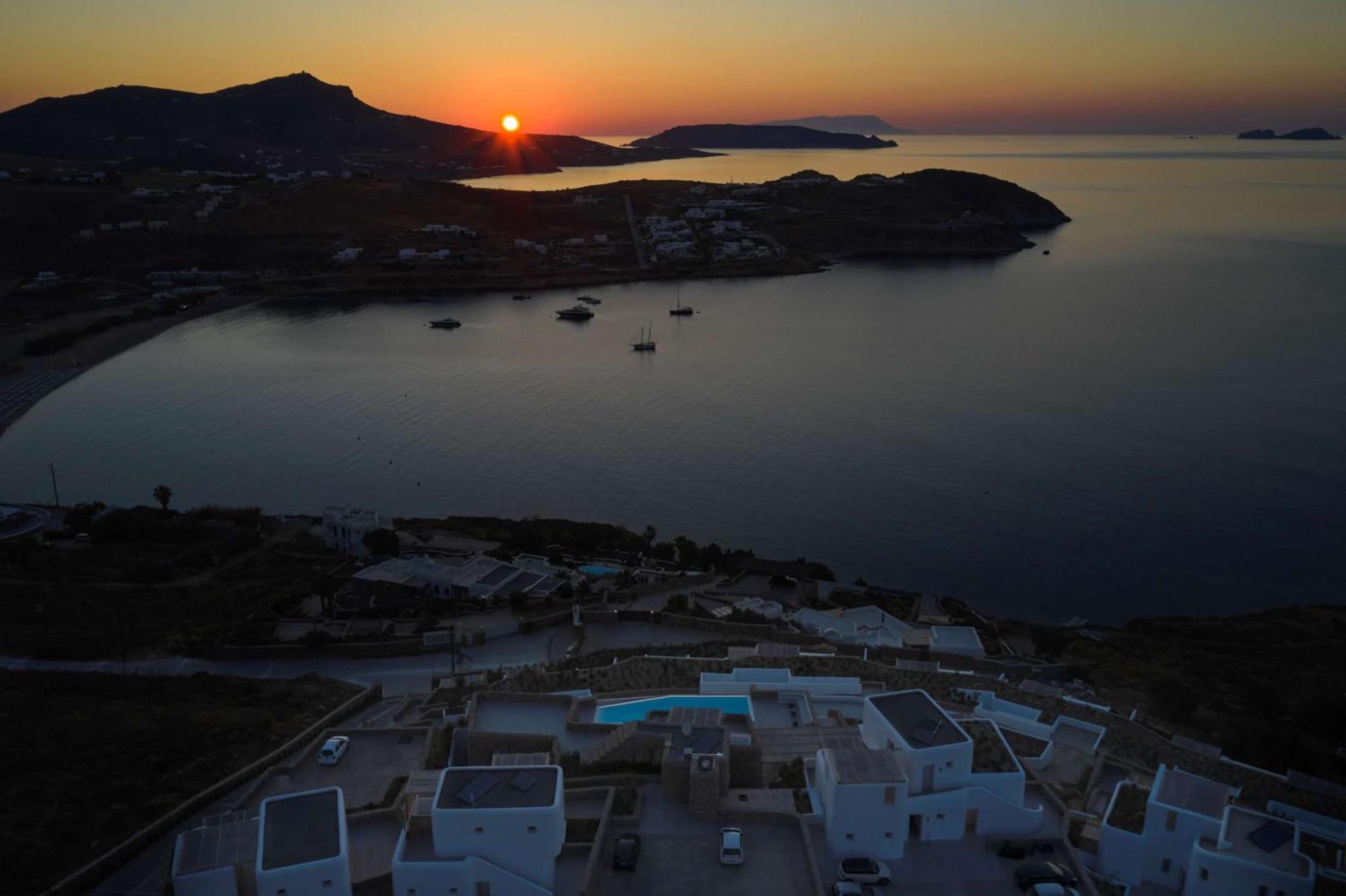Radisson Blu Euphoria Resort, Mykonos カロ・リヴァディ エクステリア 写真